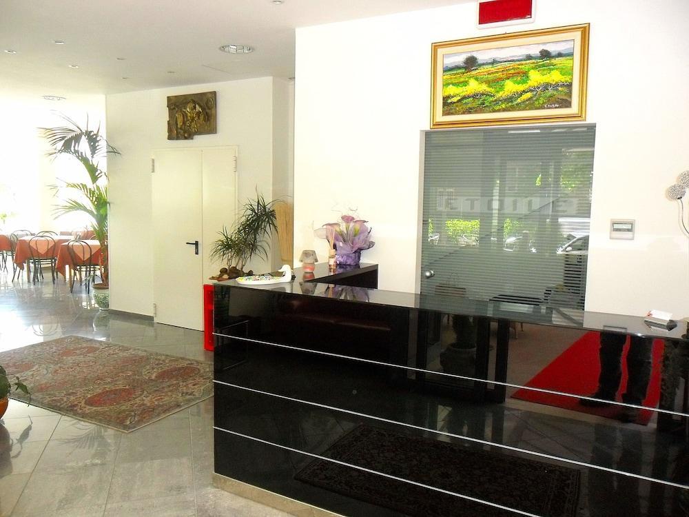 Hotel Etoile Римини Екстериор снимка