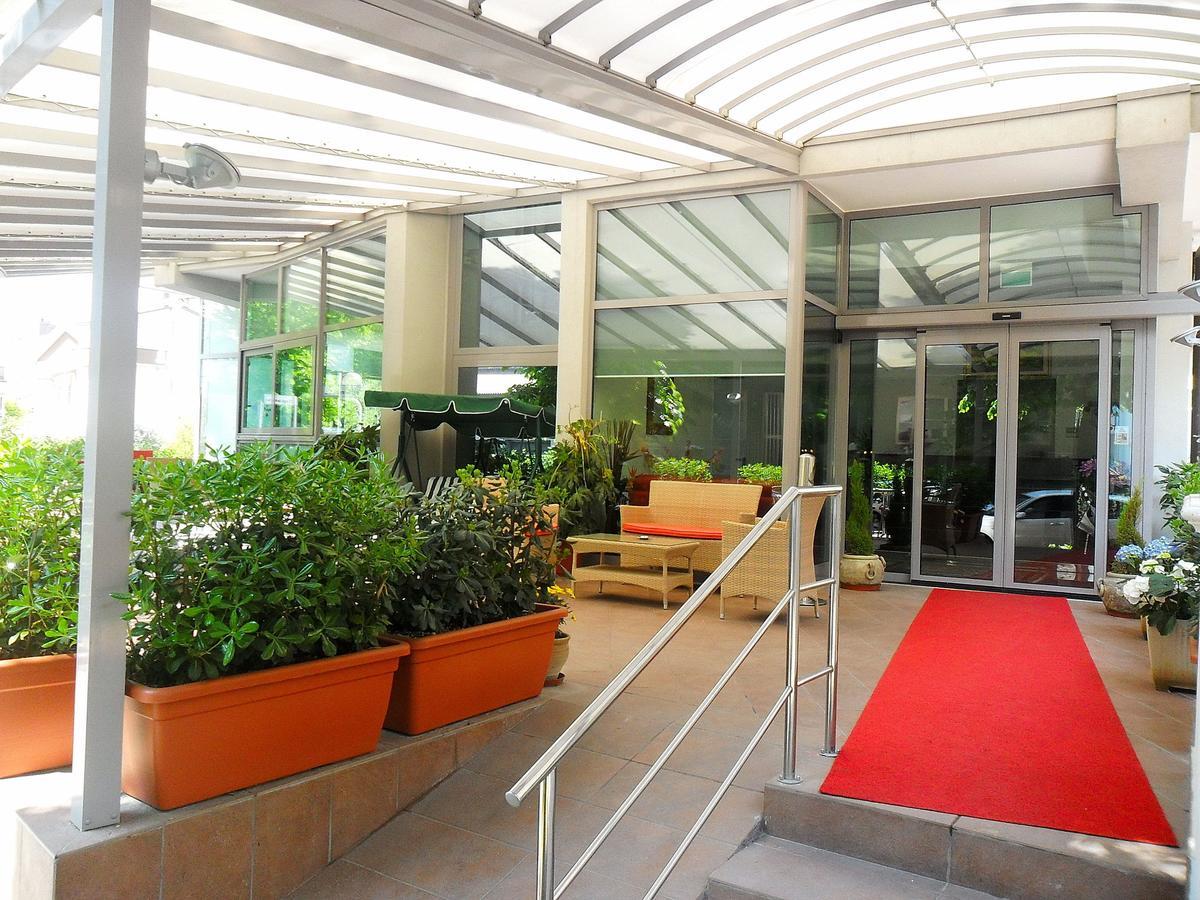 Hotel Etoile Римини Екстериор снимка