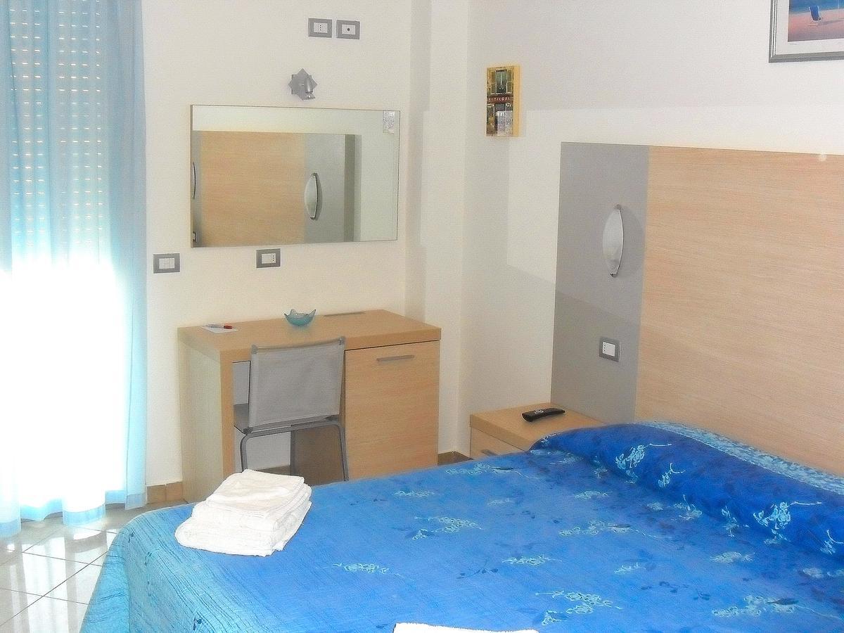 Hotel Etoile Римини Екстериор снимка