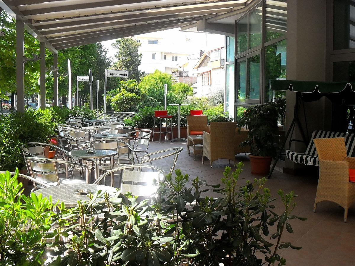 Hotel Etoile Римини Екстериор снимка