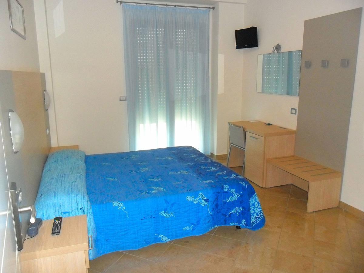Hotel Etoile Римини Екстериор снимка