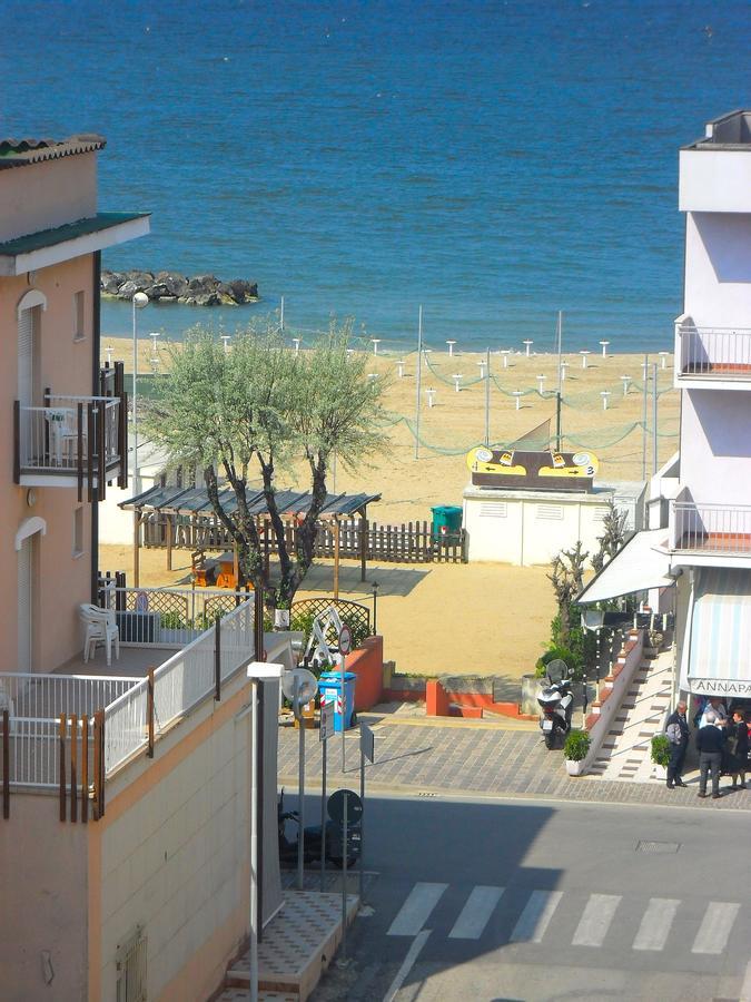 Hotel Etoile Римини Екстериор снимка