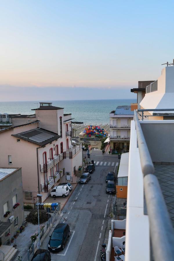 Hotel Etoile Римини Екстериор снимка