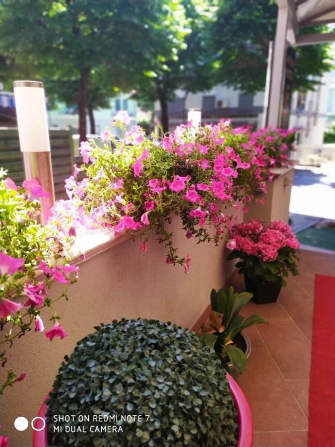 Hotel Etoile Римини Екстериор снимка