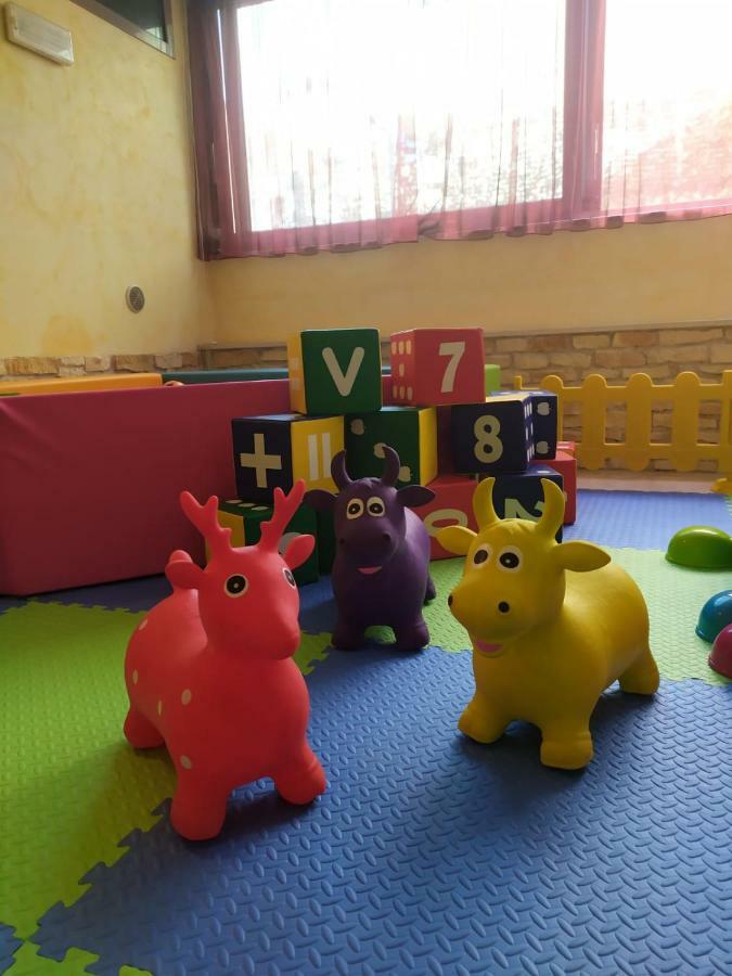 Hotel Etoile Римини Екстериор снимка