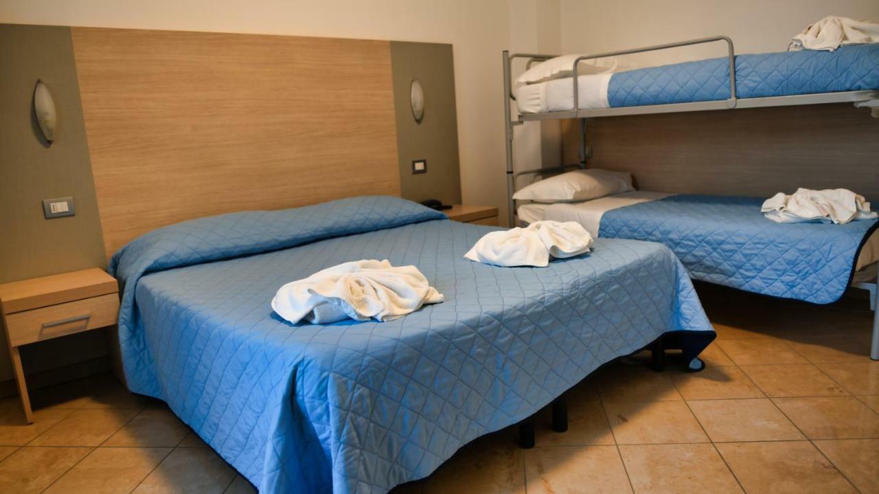 Hotel Etoile Римини Екстериор снимка