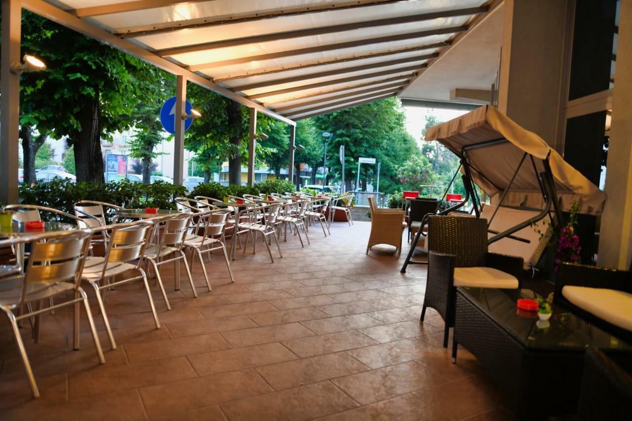 Hotel Etoile Римини Екстериор снимка