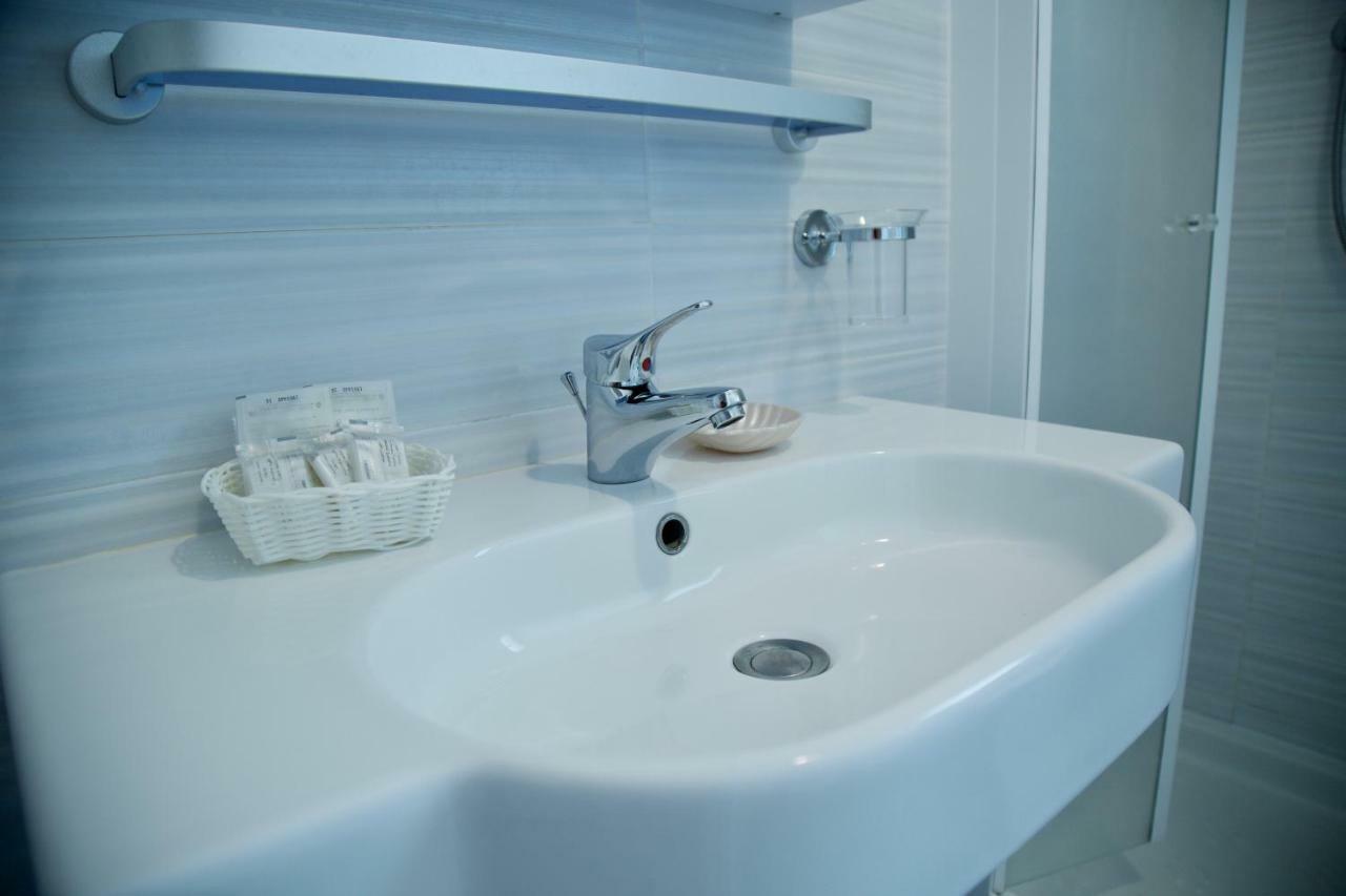 Hotel Etoile Римини Екстериор снимка